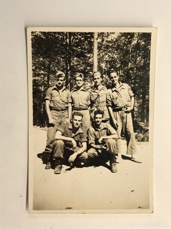 Antique Photography: MILITAR. Fotograf&iacute;a Grupo de soldados espa&ntilde;oles.. (h.1950?) Medidas: 8,5 x 6 cm.,