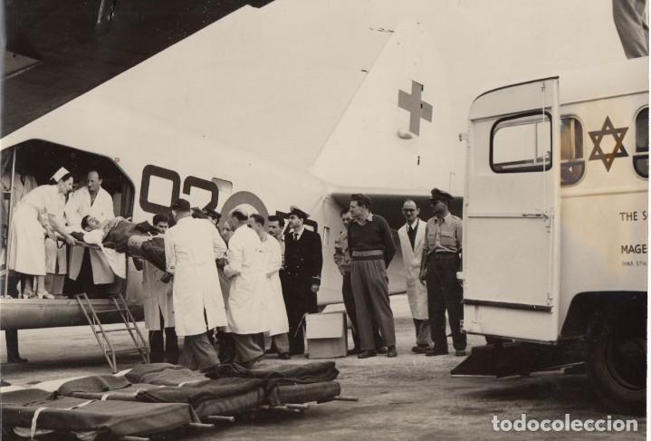 Fotografia antica: TELAVIV-ISRAEL-GUERRA SINAI-SOLDADOS EGIPCIOS HERIDOS.FOTO PRENSA ORIGINAL. SP4