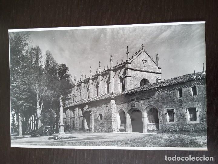 Fotograf&iacute;a antigua: FOTO ANTIGUA DE LA CARTUJA DE BURGOS, A&Ntilde;OS 50 &oacute; 60, CON COCHE Y PERSONAS DE LA EPOCA, 46 X 28 CM.