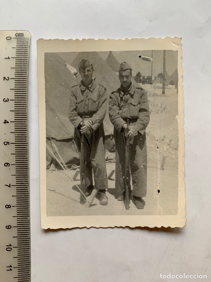 Fotografia antica: FOTO. COMPA&Ntilde;EROS EN EL SERVICIO MILITAR. FOT&Oacute;GRAFO?. LOCALIDAD?.