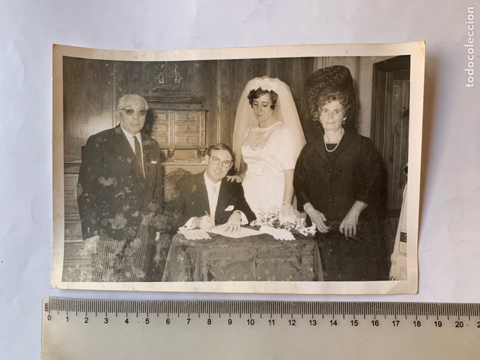 Fotograf&iacute;a antigua: FOTO. NOVIOS Y PADRINOS EN LA SACRIST&Iacute;A. FOT&Oacute;GRAFO?. CIUDAD?.