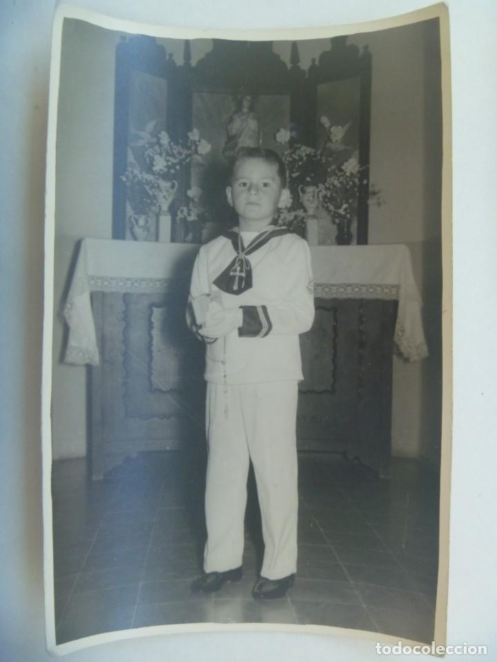 Fotograf&iacute;a antigua: BONITA FOTO DE NI&Ntilde;O DE PRIMERA COMUNION EN LA IGLESIA .... 12 X 18 CM