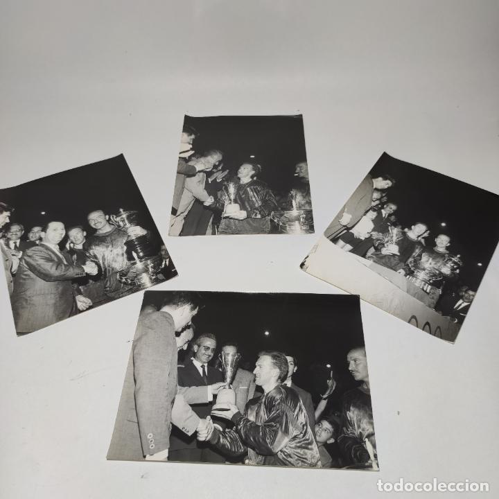 Fotografia antica: Lote de 4 fotograf&iacute;as de entrega de trofeos. A&ntilde;os 60-70. 24 x 18 cm.