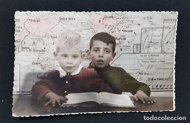 Antique Photography: FOTOGRAFIA ANTIGUA EN COLOR RECUERDO ESCOLAR CON DOS NI&Ntilde;OS A&Ntilde;OS 40-50 13,5 x 8,5 cm