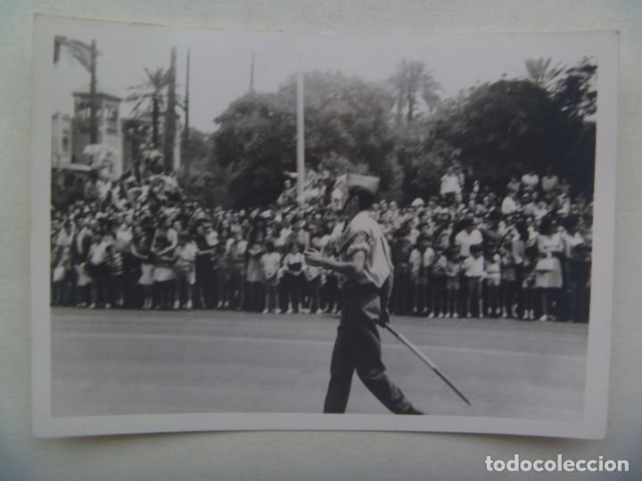 Fotograf&iacute;a antigua: LA LEGION : FOTO DE LEGIONARIO EN DESFILE. AVENIDA DE LA PALMERA DE SEVILLA