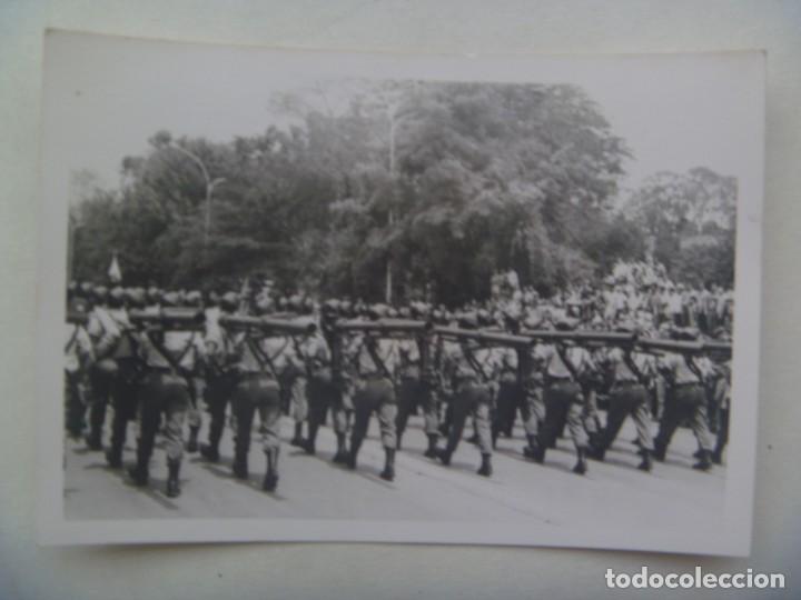 Fotograf&iacute;a antigua: LA LEGION : FOTO DE LEGIONARIOS DESFILANDO CON BAZOCAS