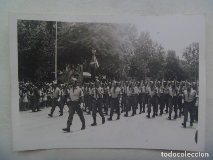 Fotograf&iacute;a antigua: LA LEGION : FOTO DE LEGIONARIOS DESFILANDO