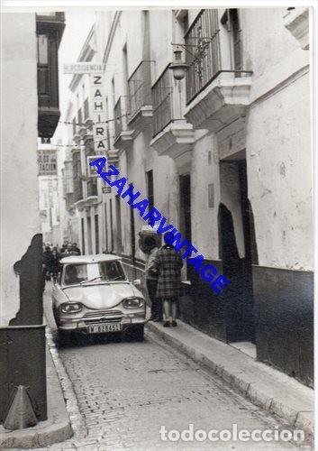 Fotografia antica: SEVILLA, 1971, CALLE SAN ELOY, COCHE ANTIGUO, 75X105MM
