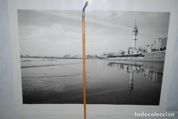 Fotograf&iacute;a antigua: CADIZ, PLAYA , SANTA MARIA DEL MAR , Y TELEFONICA .