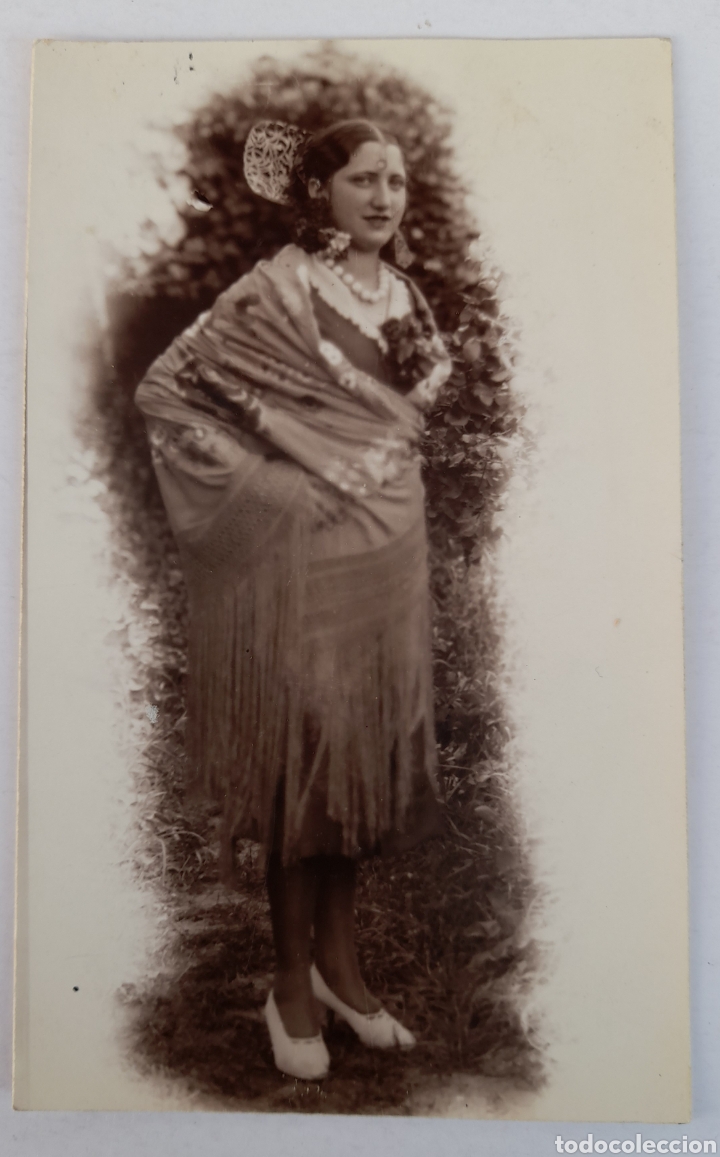 Fotografía antigua: BURGOS. Foto de señorita con mantón y peineta retratada por FOTOGRAFIA ARGENTINA. Años 20s - Foto 1 - 294559693