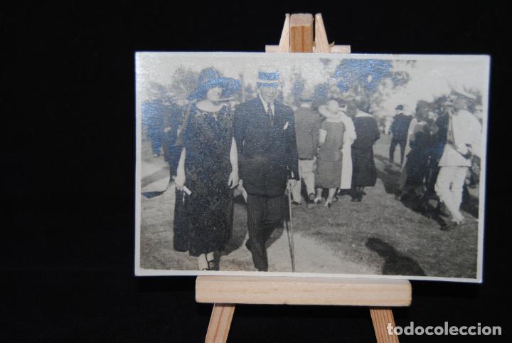 Fotograf&iacute;a antigua: ANTIGUA FOTOGRAFIA FORMATO POSTAL DE EPOCA SE&Ntilde;OR Y SE&Ntilde;ORA ELEGANTES 13 X 8.5 SIN DATOS
