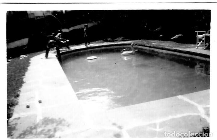 Antique Photography: Centellas - Julio 1957 - Piscina (particular?) - Fotograf&iacute;a 98x68 mm.