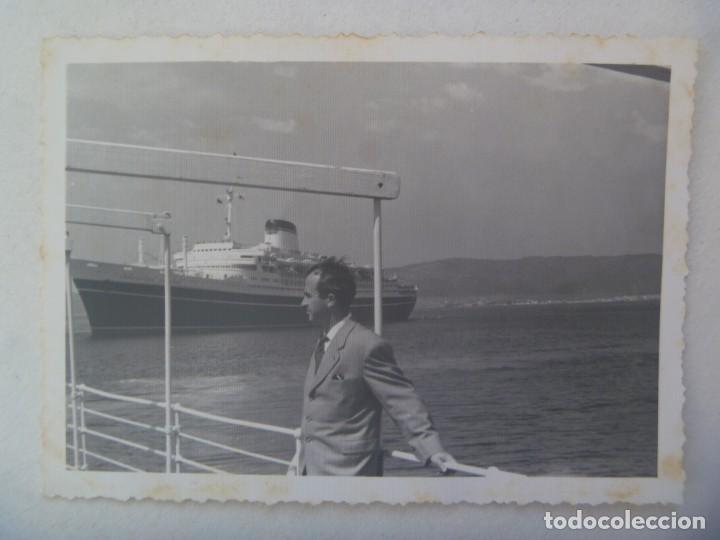 Alte Fotografie: FOTO DE HOMBRE Y EL TRANSATLANTICO CRISTOFORO COLOMBO. BAHIA DE ALGECIRAS