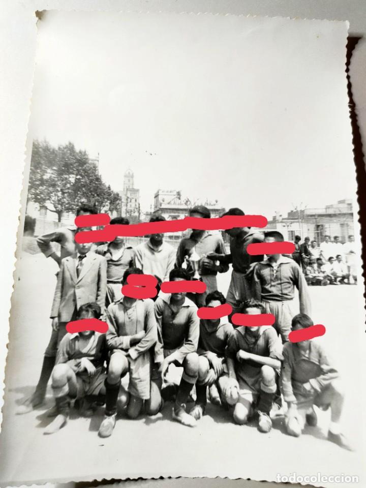 Fotografia antiga: Antigua fotograf&iacute;a. chicos. equipo de f&uacute;tbol. Foto a&ntilde;os 50/60.