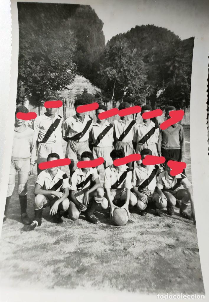 Photographie ancienne: Antigua fotograf&iacute;a. chicos. equipo de f&uacute;tbol. Foto a&ntilde;os 50/60.