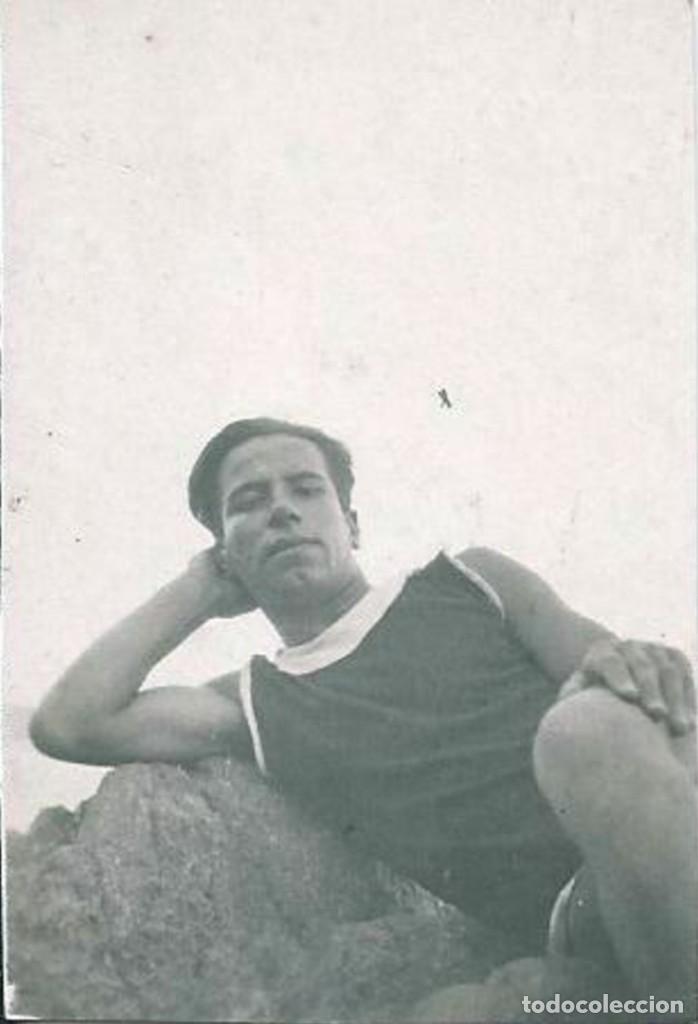Fotografía antigua: X1031 - Joven hombre en antiguo bañador - Pequeña foto 6x4cm 1930 - Foto 1 - 302907323