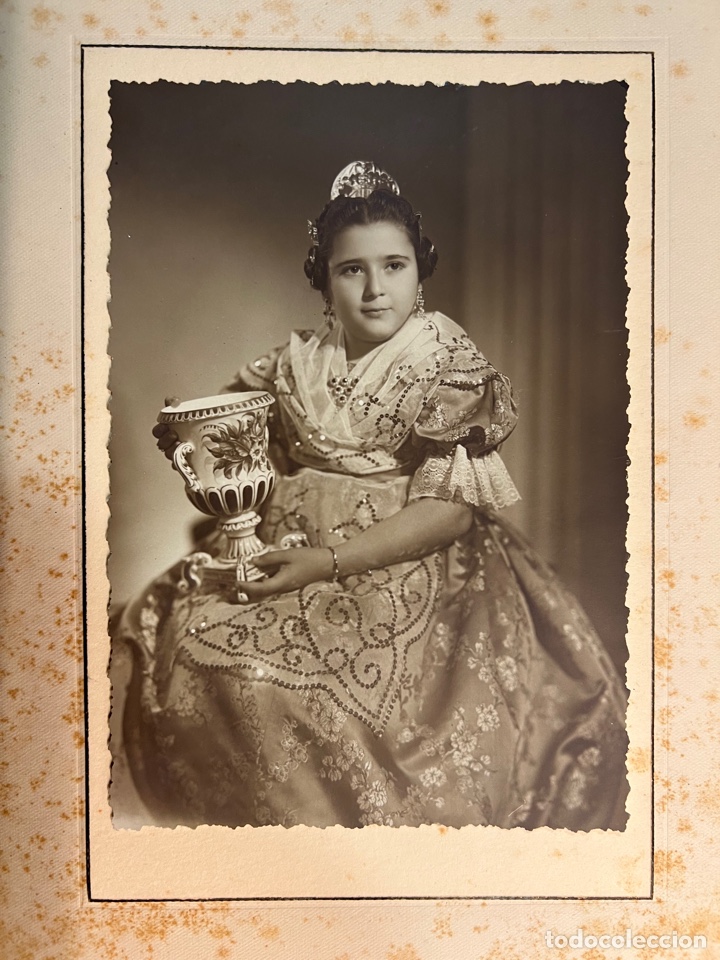 Fotograf&iacute;a antigua: FOTOGRAF&Iacute;A FALLERA. Ni&ntilde;a con bonito traje Regional.. Amer fot&oacute;grafo (h.1960?)