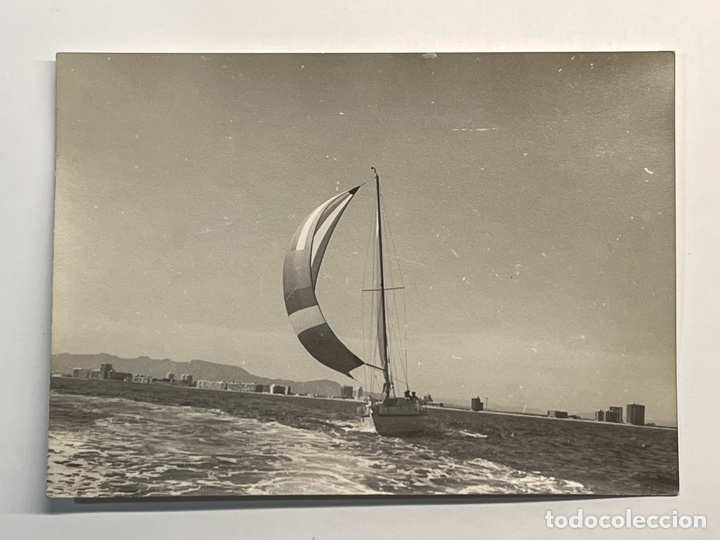 Fotografia antica: FOTOGRAF&Iacute;A de un Velero por aguas del Mediterr&aacute;neo. (h.1980?)