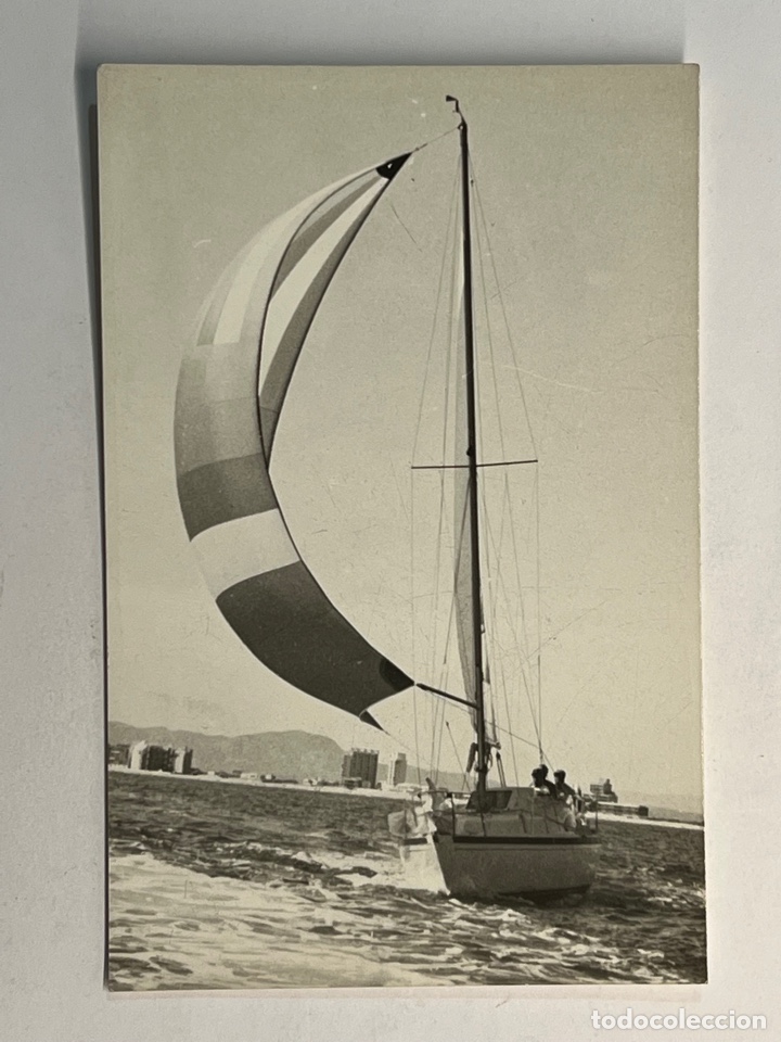Fotografia antiga: FOTOGRAF&Iacute;A de un Velero por aguas del Mediterr&aacute;neo. (h.1980?)