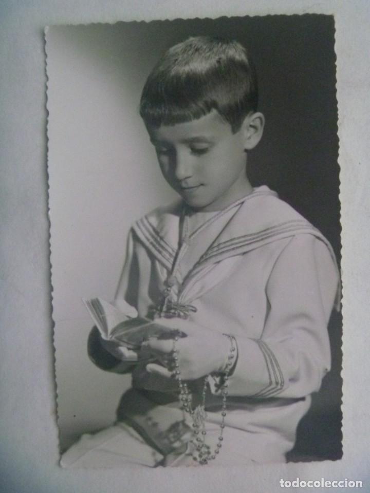 Photographie ancienne: PRECIOSA FOTO DE ESTUDIO DE NI&Ntilde;O DE PRIMERA COMUNION. DE MORENO, CABRA ( CORDOBA )
