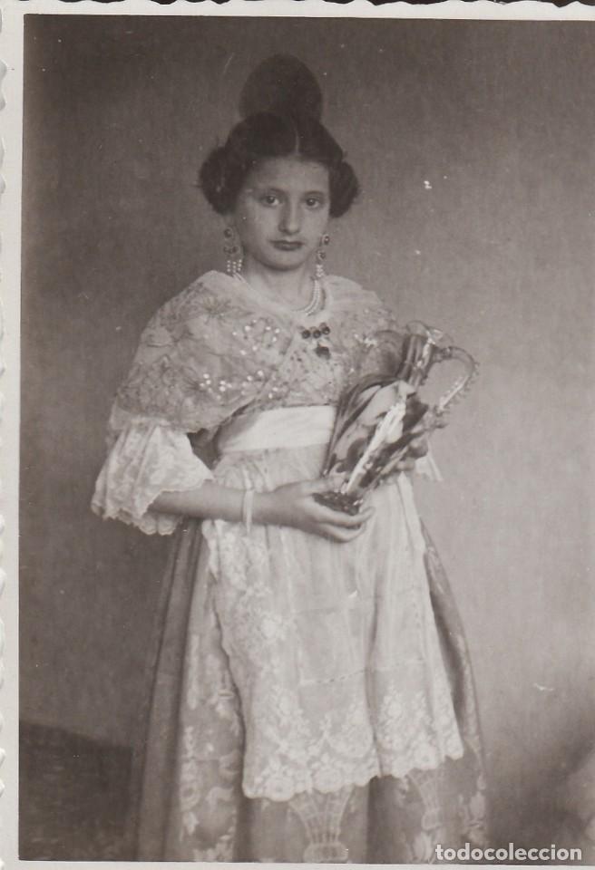 Fotograf&iacute;a antigua: Preciosa foto. Ni&ntilde;a fallera. Valenciana con traje regional. A&ntilde;os 50?