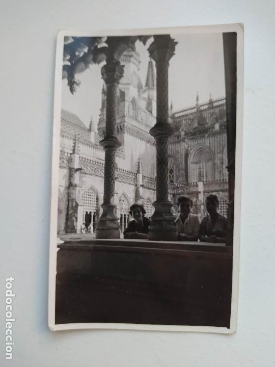 Fotograf&iacute;a antigua: FOTOGRAF&Iacute;A ANTIGUA A&Ntilde;OS 50. FAMILIA. MONASTERIO DE BATALHA PORTUGAL. PERSONAS. TDKP20B