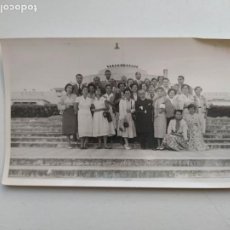 Fotografía antigua: FOTOGRAFÍA ANTIGUA AÑOS 50. FAMILIA EN ESTORIL PORTUGAL 1953. TDKP20B