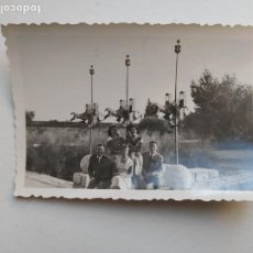 Fotografía antigua: FOTOGRAFÍA ANTIGUA AÑOS 50. FAMILIA EN MONTES CLAROS LISBOA PORTUGAL 1953. TDKP20B
