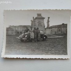 Fotografía antigua: FOTOGRAFÍA ANTIGUA AÑOS 50. FAMILIA EN PALACIO DE QUELUZ PORTUGAL. TDKP20B