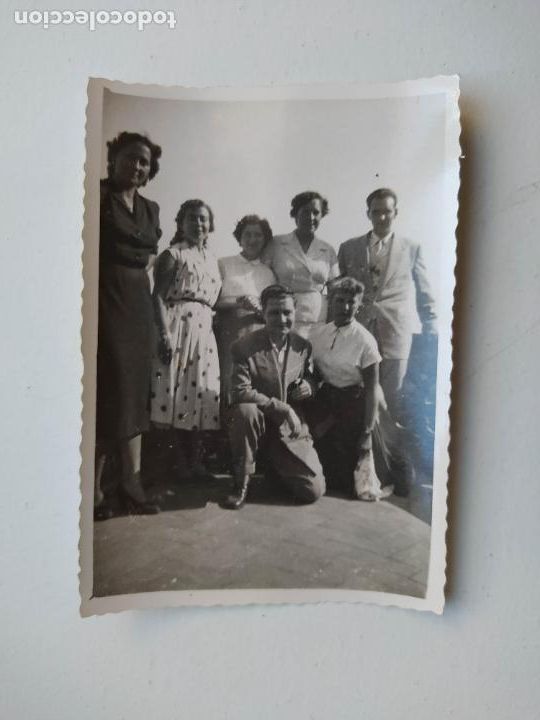 Fotograf&iacute;a antigua: FOTOGRAF&Iacute;A ANTIGUA A&Ntilde;OS 50. FAMILIA EN PALACIO DE PENA PORTUGAL 1953. TDKP20B