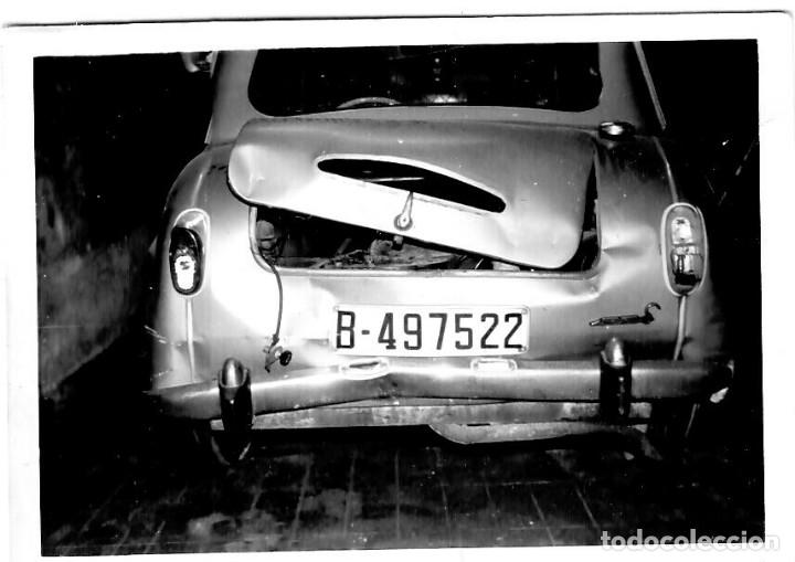 Fotograf&iacute;a antigua: Coche accidentado - Fotograf&iacute;a 108x77mm. sin fechar y sin ubicar.
