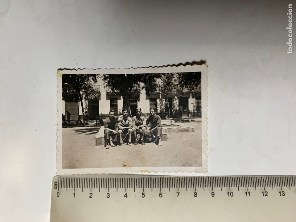 Alte Fotografie: FOTO. COMPA&Ntilde;EROS DE MILI EN SEVILLA. FOTO MODA. SEVILLA.