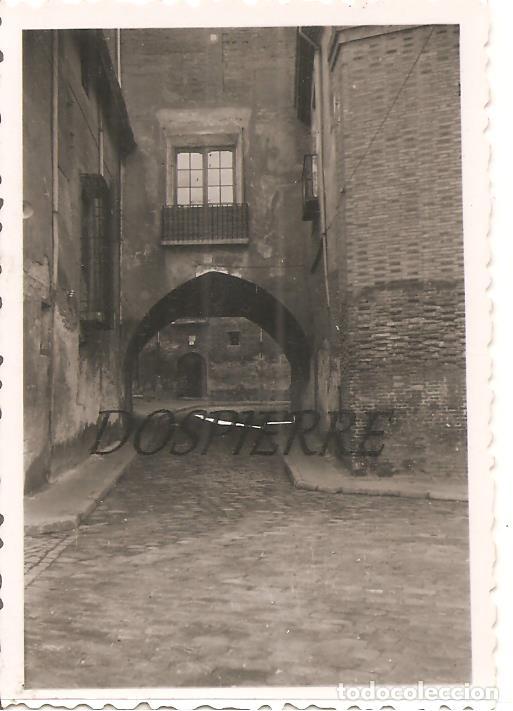 Fotograf&iacute;a antigua: ANTIGUA FOTO, TARAZONA-ARCO Y CASA DEL DEAN, A&Ntilde;OS 60 ???, 6X9