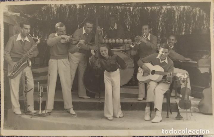 Fotograf&iacute;a antigua: FOTO ORIGINAL. ORQUESTA DE MALLORCA CON LA ACTRIZ MARIA FELANI. A&Ntilde;OS 40-50.