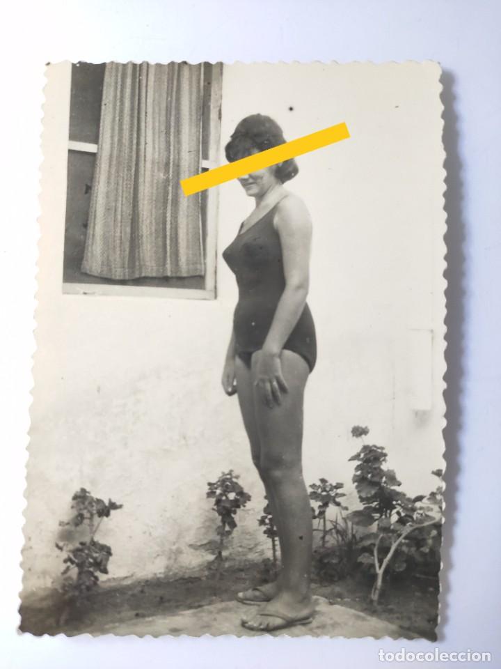 Antique Photography: Antigua fotograf&iacute;a. chica en ba&ntilde;ador. Foto a&ntilde;os 50.