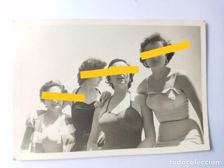Alte Fotografie: Antigua fotograf&iacute;a. chicas en ba&ntilde;ador. Foto a&ntilde;os 50.