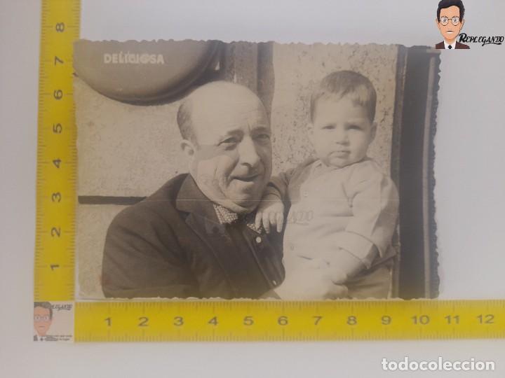 Antique Photography: ABUELO CON NIETO EN BRAZOS / FOTO ANTIGUA EN BLANCO Y NEGRO - A&Ntilde;OS 50 - HOMBRE CON NI&Ntilde;O