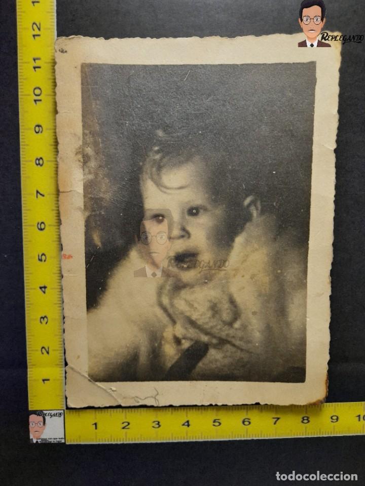 Alte Fotografie: NI&Ntilde;O SONRIENDO / FOTO ANTIGUA DE ESTUDIO EN BLANCO Y NEGRO - A&Ntilde;OS 40/50 - LETRA BOLERO PERFIDIA