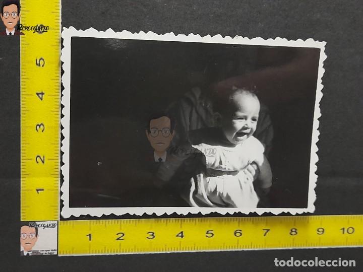 Fotografia antiga: NI&Ntilde;O RIENDO / BEBE / NI&Ntilde;A PEQUE&Ntilde;A / FOTO ANTIGUA EN BLANCO Y NEGRO - A&Ntilde;OS 60/70 - RISA