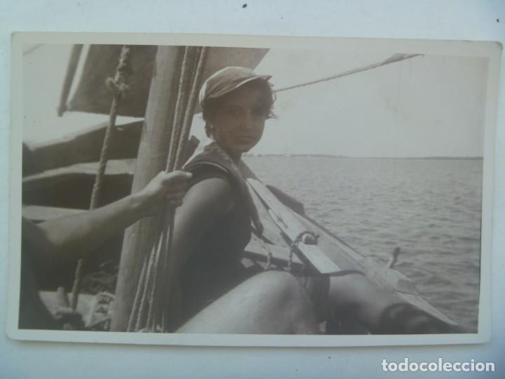 Fotografia antiga: FOTO DE MUJER EN LA CUBIERTA DE UN BARCO EN EL MAR
