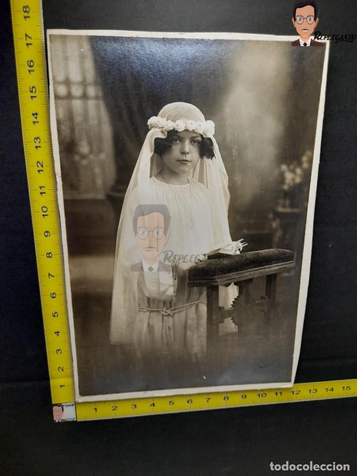 Fotograf&iacute;a antigua: NI&Ntilde;A DE PRIMERA COMUNI&Oacute;N / FOTO ANTIGUA DE ESTUDIO EN BLANCO Y NEGRO - A&Ntilde;OS 30/40 - ESPA&Ntilde;A