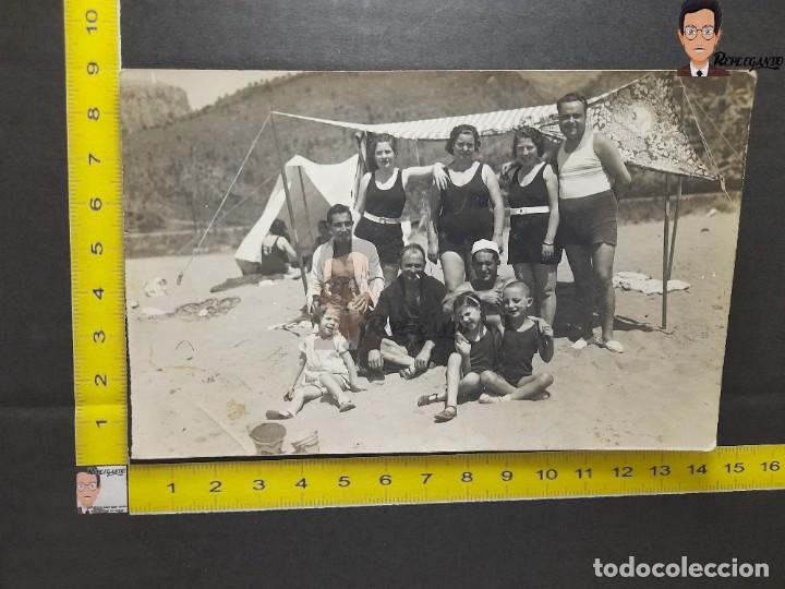 Antique Photography: D&Iacute;A DE PLAYA CON AMIGOS / FOTO ANTIGUA EN BLANCO Y NEGRO - A&Ntilde;OS 30/40 - CHICAS BA&Ntilde;ADOR - CHICOS