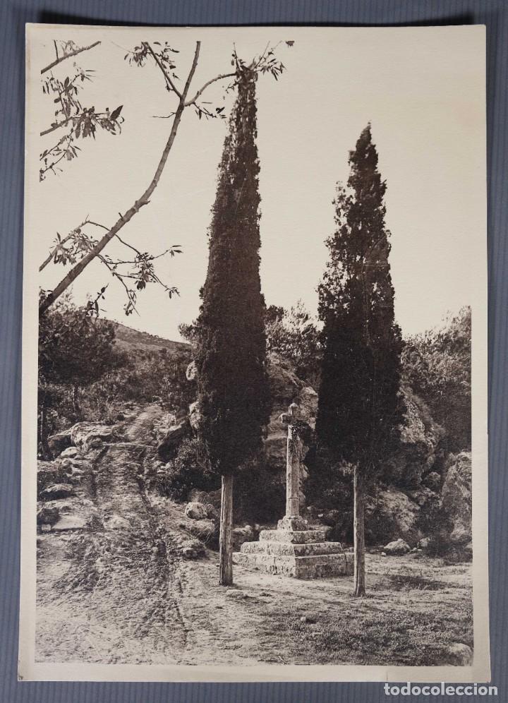 Fotografia antiga: Fotograf&iacute;a Paisaje campo con cruz a&ntilde;os 20-30