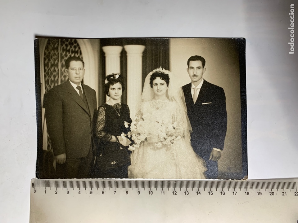 Fotograf&iacute;a antigua: FOTO. NOVIOS Y PADRINOS. FOT&Oacute;GRAFO?.