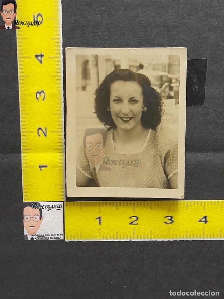 Alte Fotografie: MUJER EN PRIMER PLANO / FOTO ANTIGUA TIPO DNI EN BLANCO Y NEGRO - A&Ntilde;OS 40/50 - CHICA JOVEN