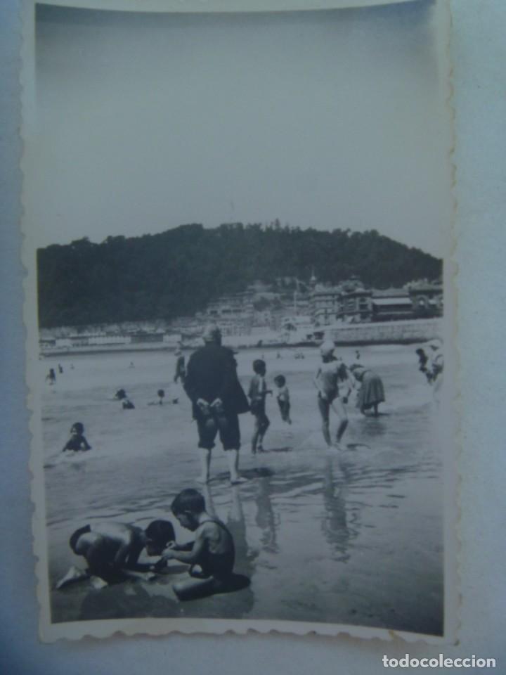 Antique Photography: FOTO DE NI&Ntilde;OS EN BA&Ntilde;ADOR EN LA PLAYA Y SE&Ntilde;OR VIGILANDO. VILLA ECHAVE, SAN SEBASTIAN, 1950