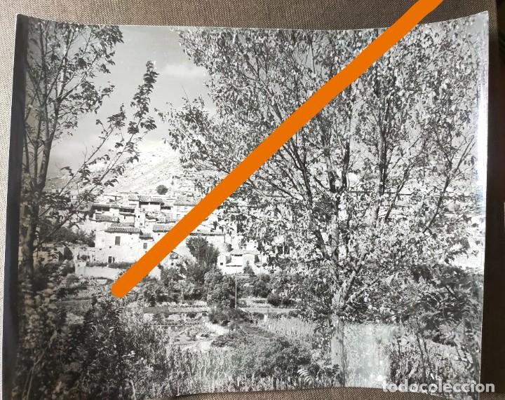 Alte Fotografie: Antigua fotograf&iacute;a de Pastrana Guadalajara. foto a&ntilde;os 60. Medidas 25 x 20..