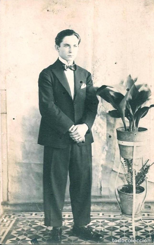 Fotograf&iacute;a antigua: X1559 Joven adolescente con traje y mo&ntilde;o - Foto Postal 1910'