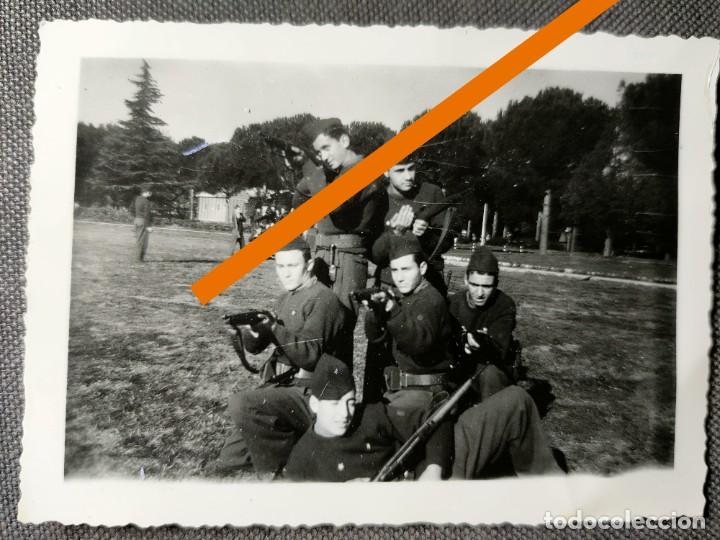 Antique Photography: Antigua fotograf&iacute;a. Militares. Militar italiano. Foto a&ntilde;os 50. Italia..