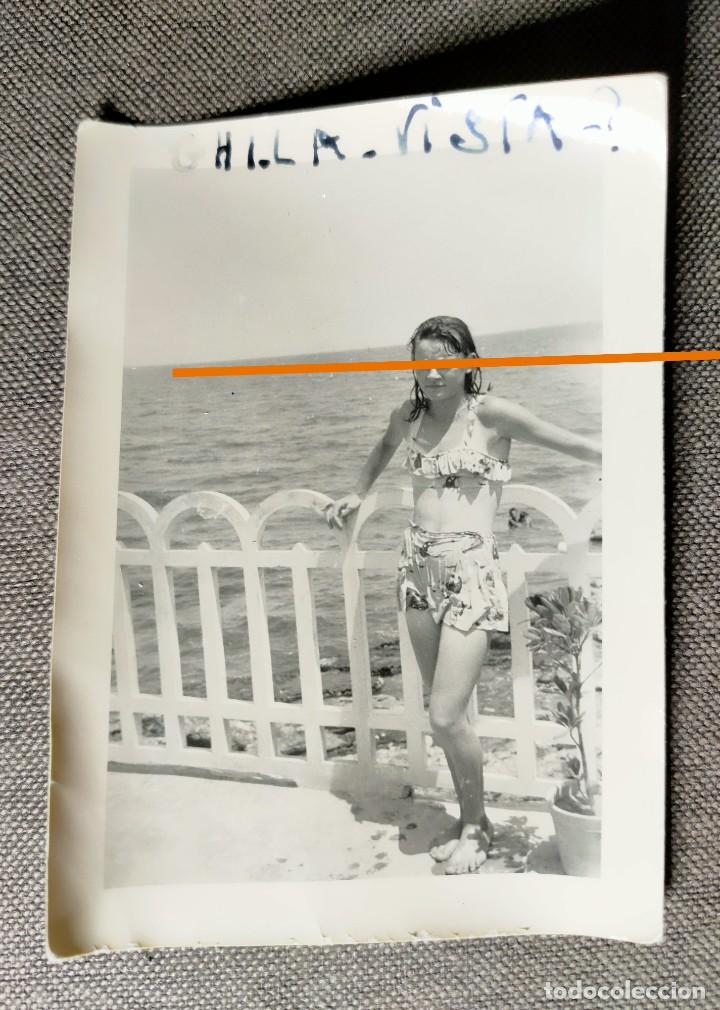 Antique Photography: Antigua fotograf&iacute;a. Chica y ni&ntilde;a en ba&ntilde;ador. Foto a&ntilde;os 50. Italia.